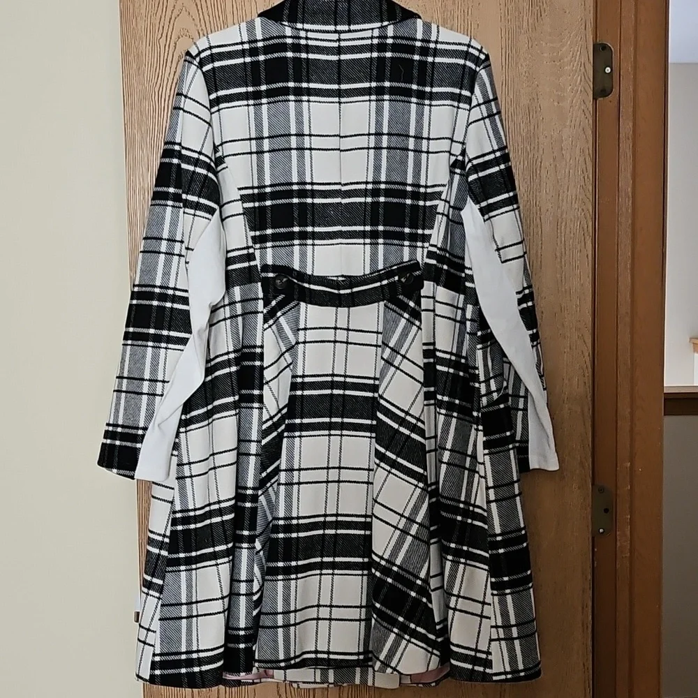 Black and White Plaid Women's Coat - Picture 6 of 8